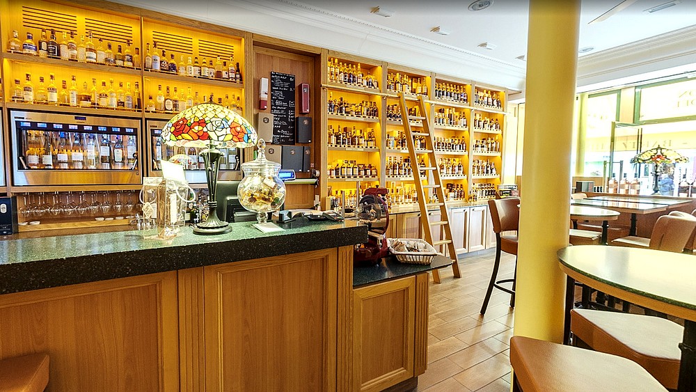 bar vin et whisky à Paris avec tapas plats