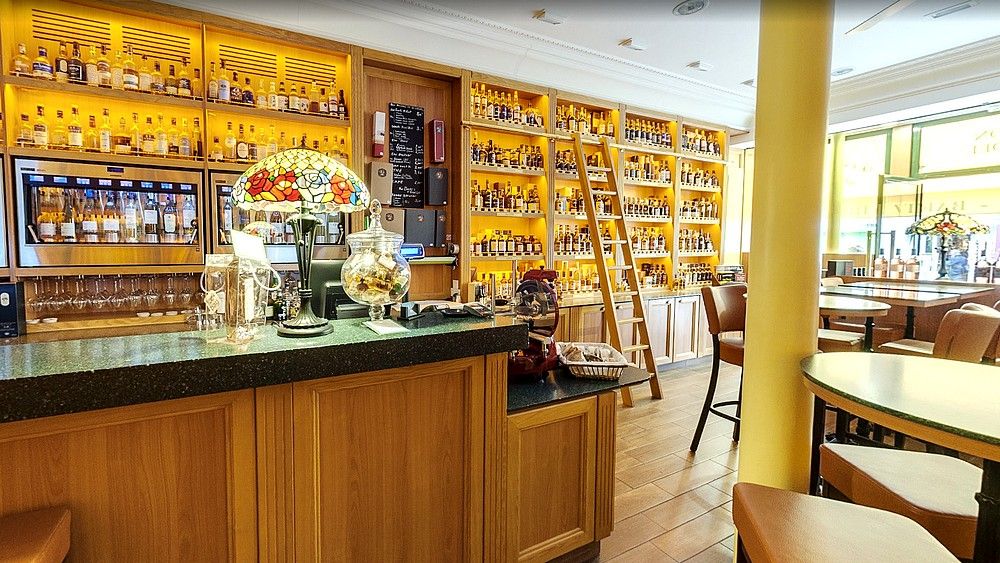 bar vin et whisky à Paris avec tapas plats